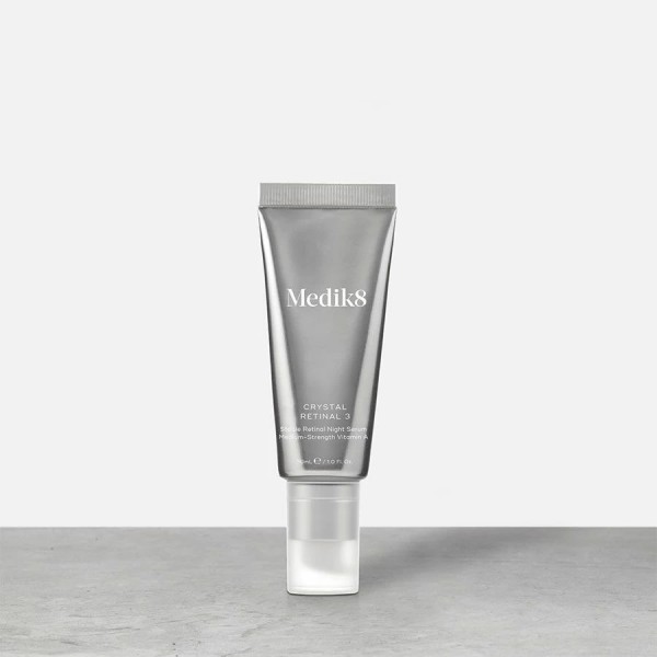 CRYSTAL RETINAL™ Medik8 Нічна сироватка зі стабільним ретиналем Medik8