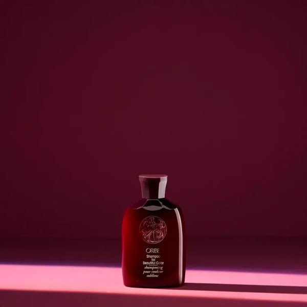 Oribe Shampoo for Beautiful Color — шампунь для окрашенных волос «Роскошь цвета» с формулой защиты пигмента.