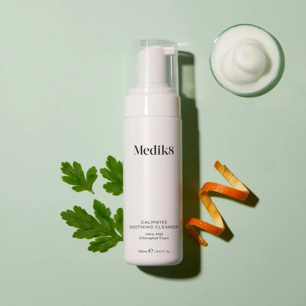 Ніжна Пінка з Хлорофілом для Очищення Чутливої Шкіри Calmwise Soothing Cleanser Medik8